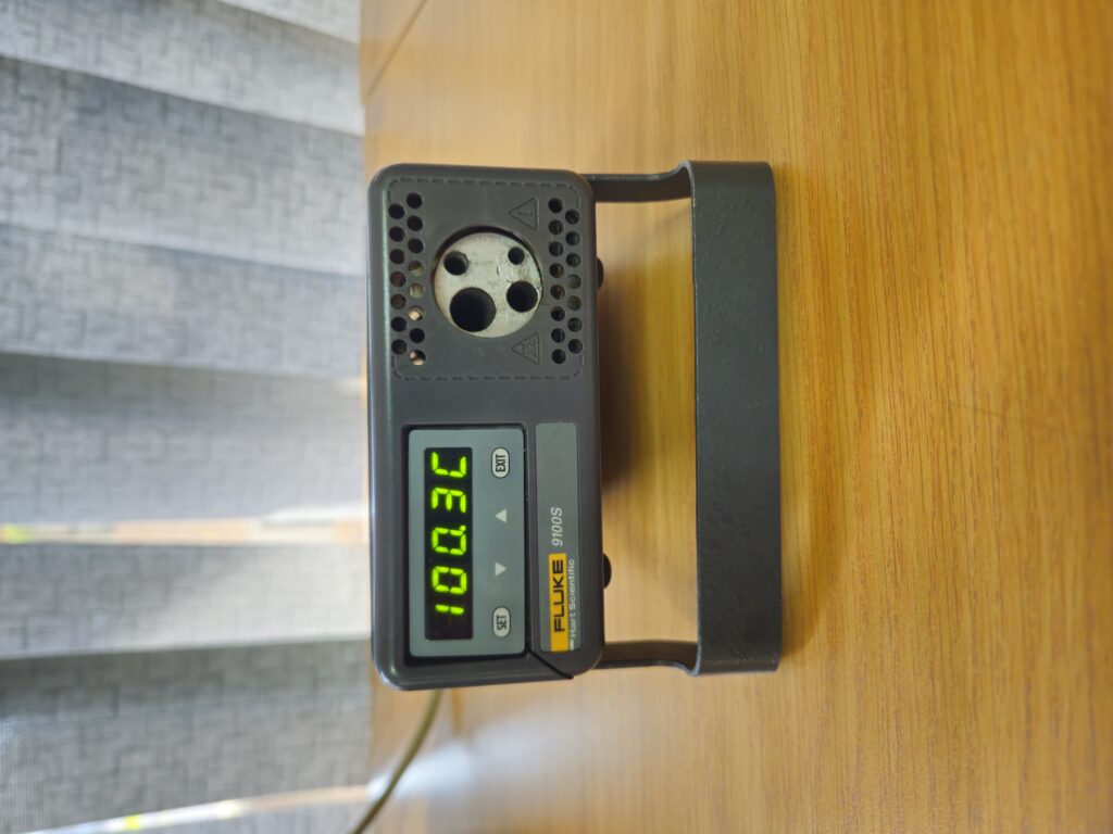 Fluke 7100S Probe Calibrator